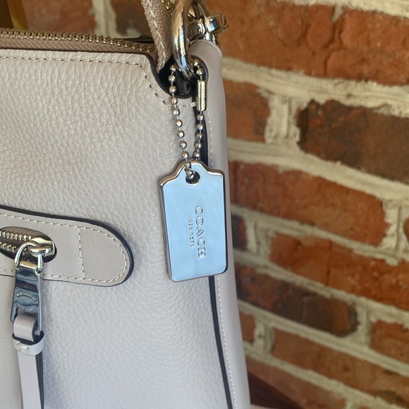 Coach light gray crossbody bag, excellent condition - Picture 5 of 8